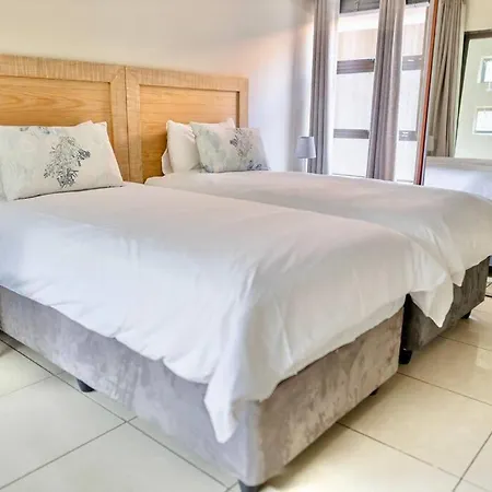 Modern Large 5 Bedroom Villa In Pecanwood Golf Estate Hartbeespoort Exterior photo