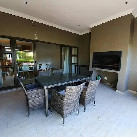 Modern Large 5 Bedroom Villa In Pecanwood Golf Estate Hartbeespoort Exterior photo