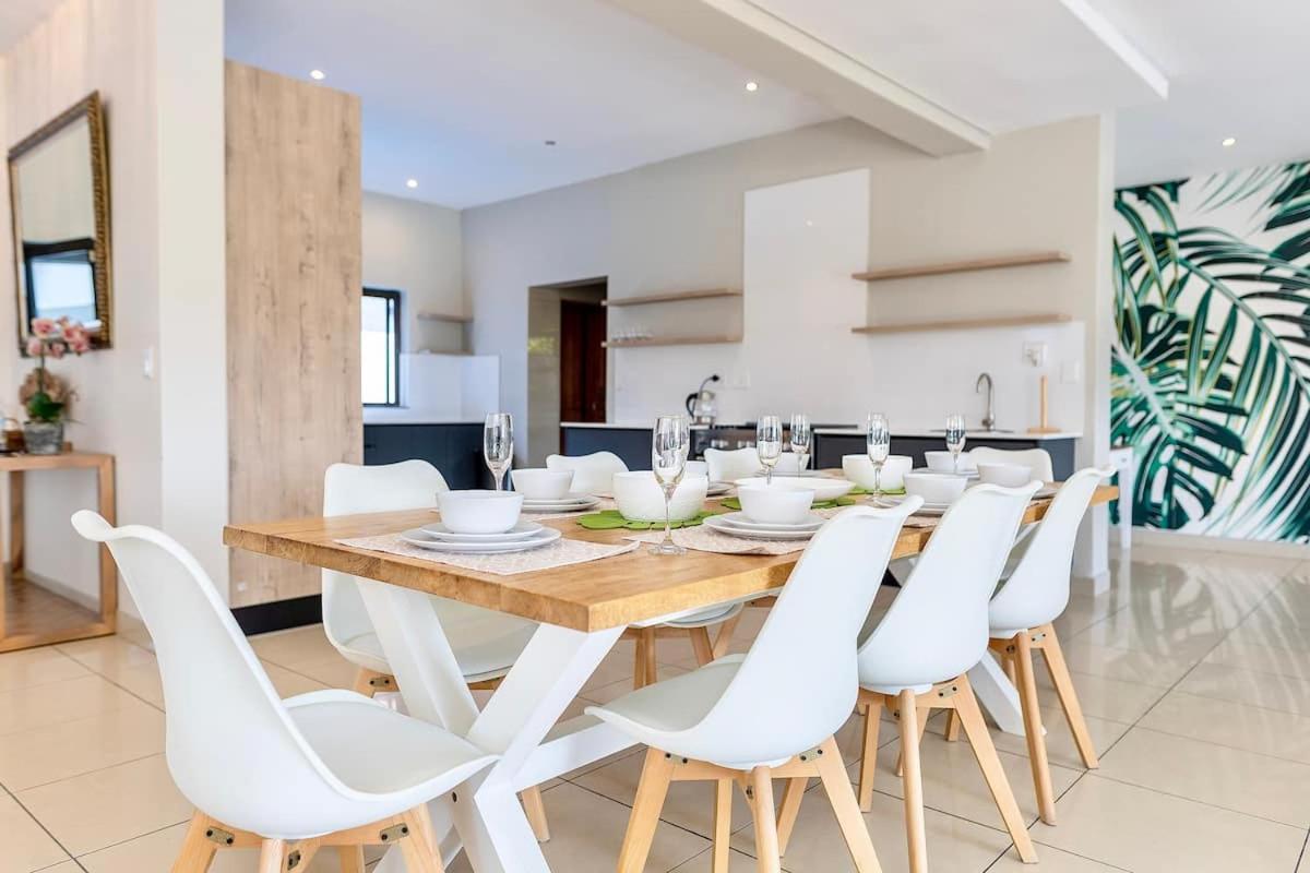 Holiday home Modern Large 5 Bedroom In Pecanwood Golf Estate