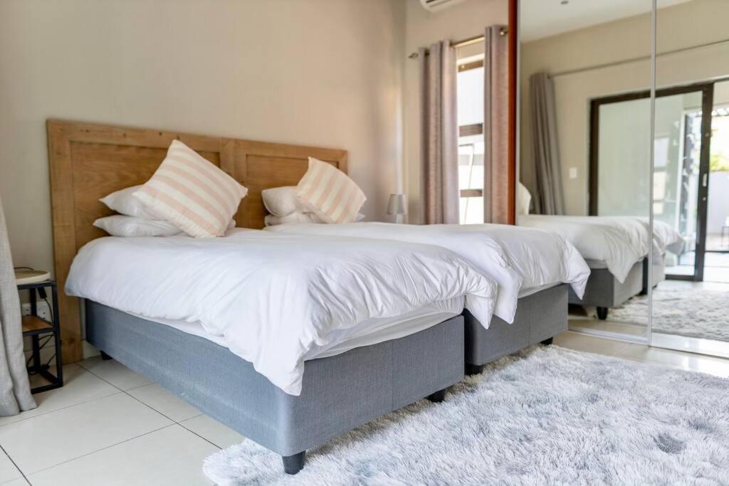 Modern Large 5 Bedroom In Pecanwood Golf Estate Holiday home