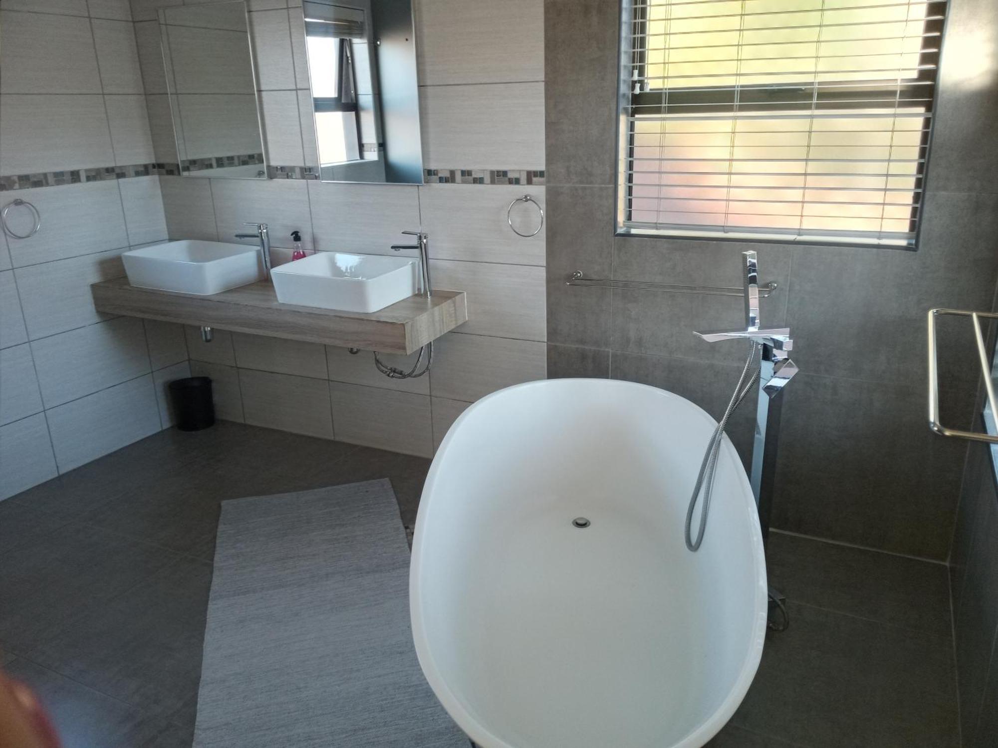 Modern Large 5 Bedroom In Pecanwood Golf Estate * Hartbeespoort