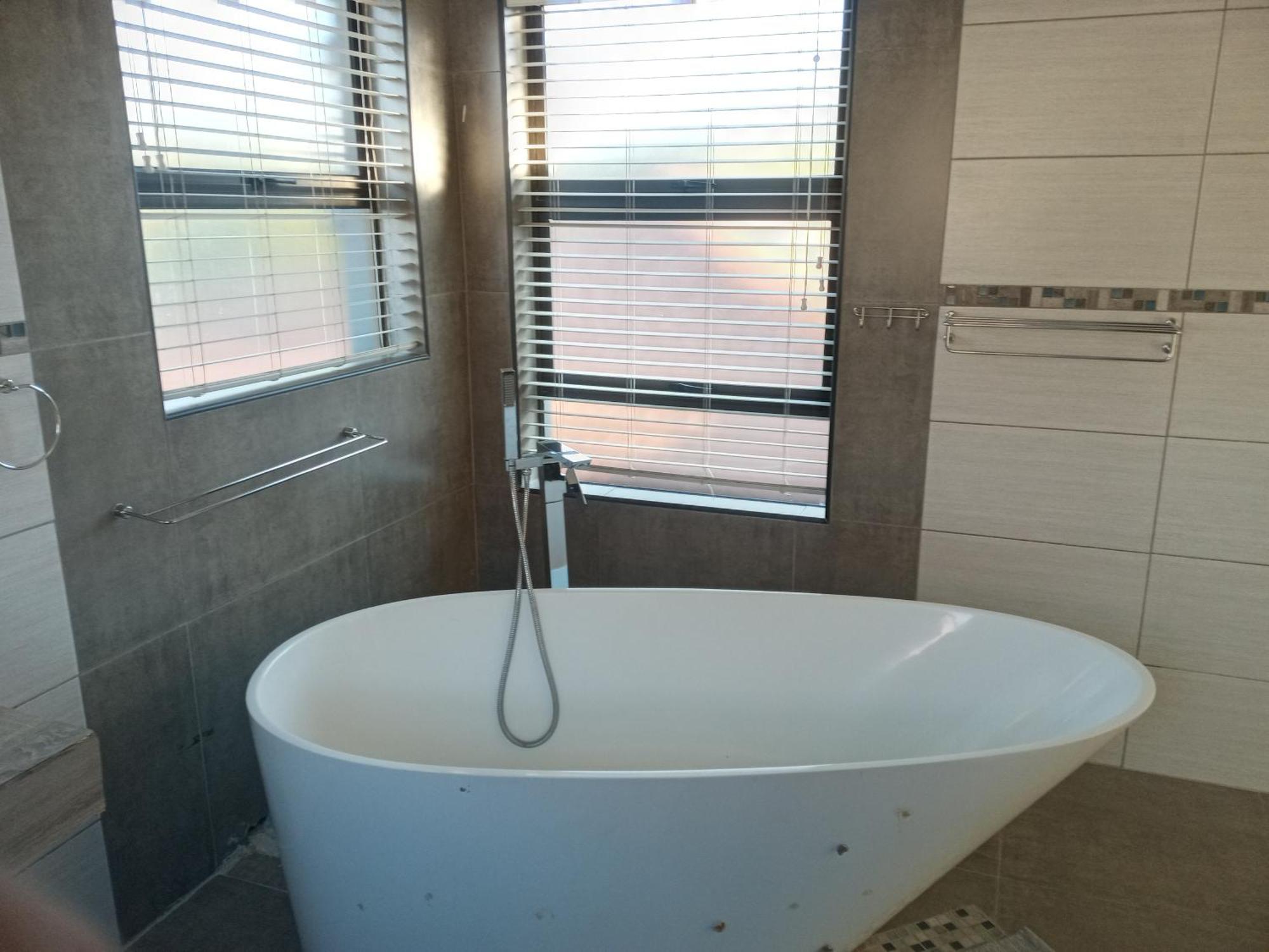 Modern Large 5 Bedroom In Pecanwood Golf Estate *