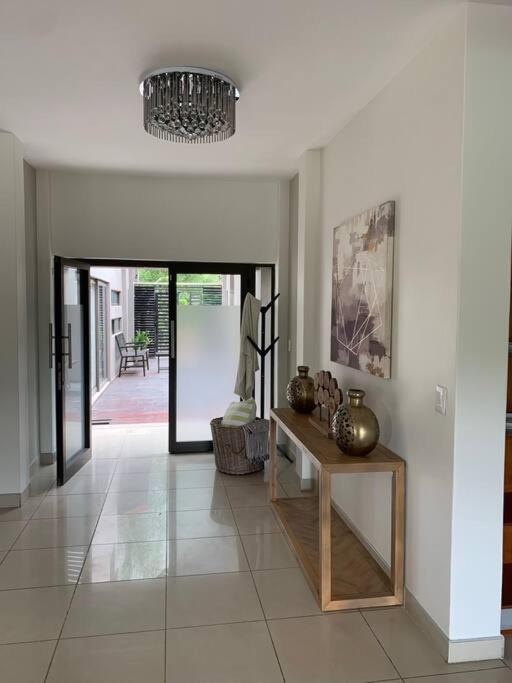 Modern Large 5 Bedroom In Pecanwood Golf Estate