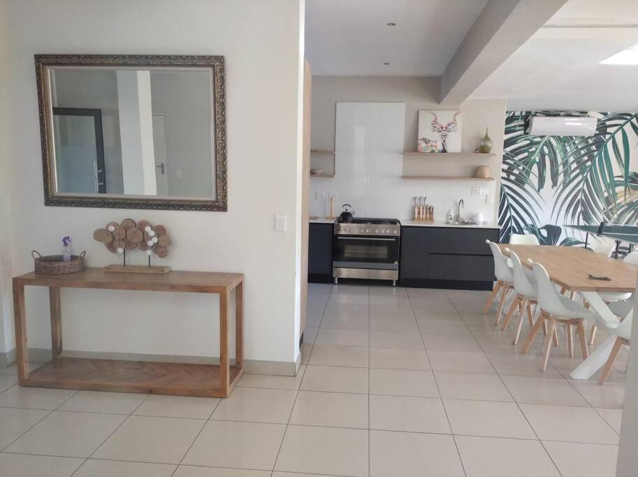 Holiday home Modern Large 5 Bedroom In Pecanwood Golf Estate *
